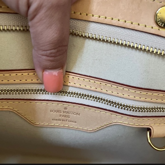 Louis Vuitton GM Brea in Dune - Picture 5 of 8